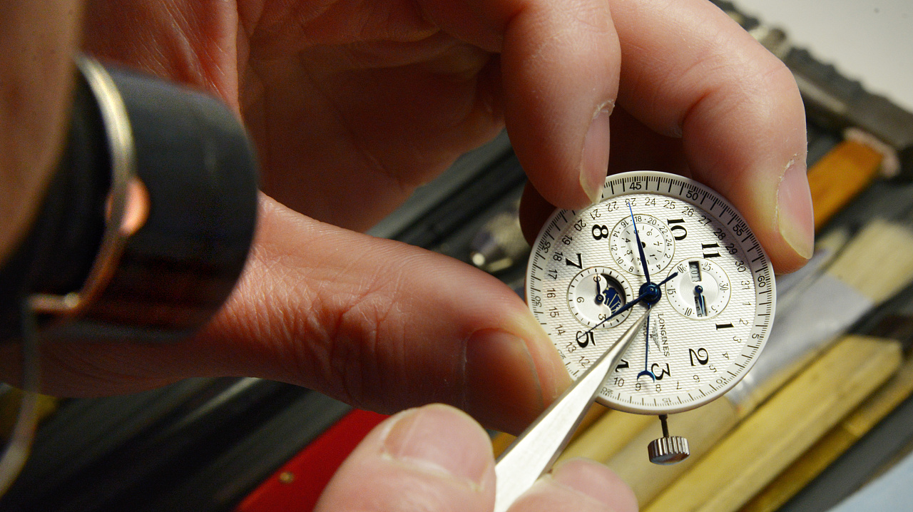 江诗丹顿售后电话（江诗丹顿表壳锈了）